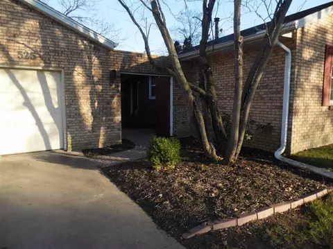 525 Meadow Dr, Macomb, IL 61455 photo 2