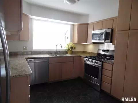 525 Meadow Dr, Macomb, IL 61455 photo 11