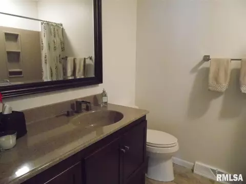 525 Meadow Dr, Macomb, IL 61455 photo 18