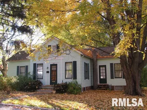 208 W Crow, Eureka, IL 61530 photo 4