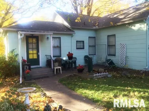 208 W Crow, Eureka, IL 61530 photo 1