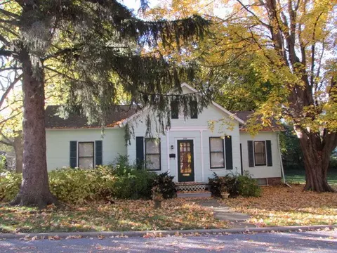 208 W Crow, Eureka, IL 61530 photo 3