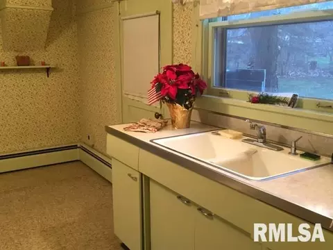 208 W Crow, Eureka, IL 61530 photo 5