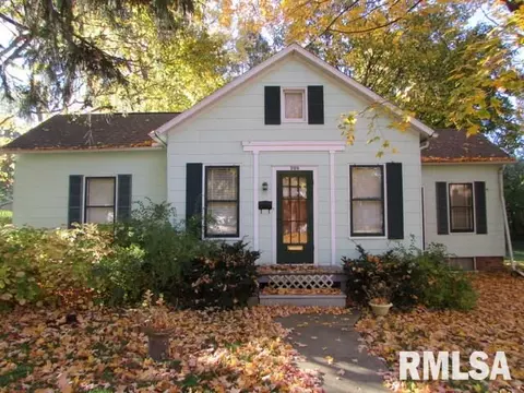 208 W Crow, Eureka, IL 61530 photo 2