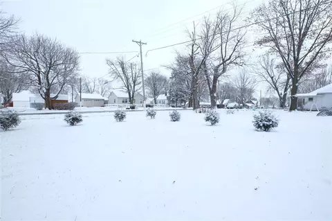 401 N Linn St, Benson, IL 61516 photo 36