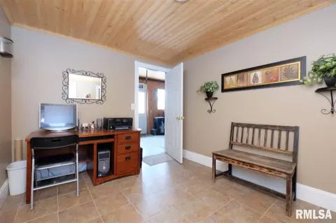 401 N Linn St, Benson, IL 61516 photo 30