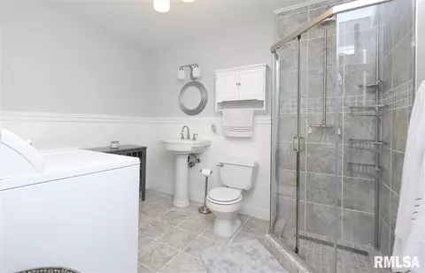 401 N Linn St, Benson, IL 61516 photo 6