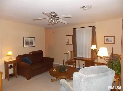 1005 S Main St, Canton, IL 61520 photo 8