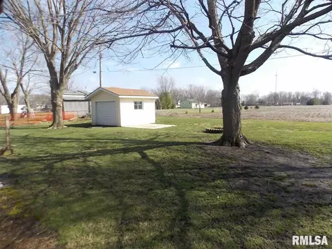 1005 S Main St, Canton, IL 61520 photo 3