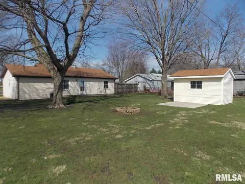 1005 S Main St, Canton, IL 61520 photo 4