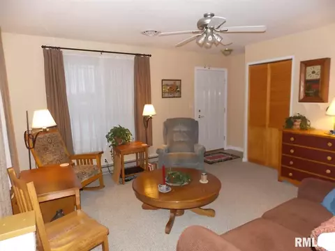 1005 S Main St, Canton, IL 61520 photo 5