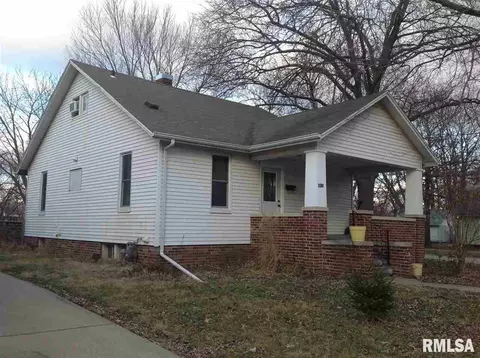 826 E Carroll St, Macomb, IL 61455 photo 1