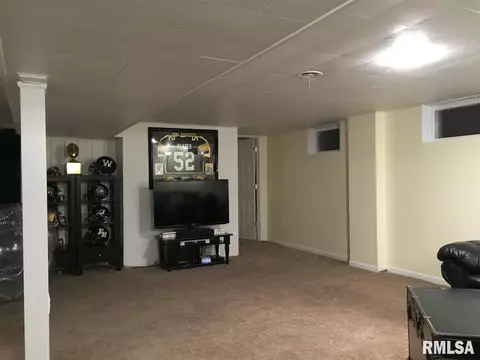 1324 Campusview Dr, Macomb, IL 61455 photo 22