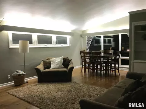 1324 Campusview Dr, Macomb, IL 61455 photo 5