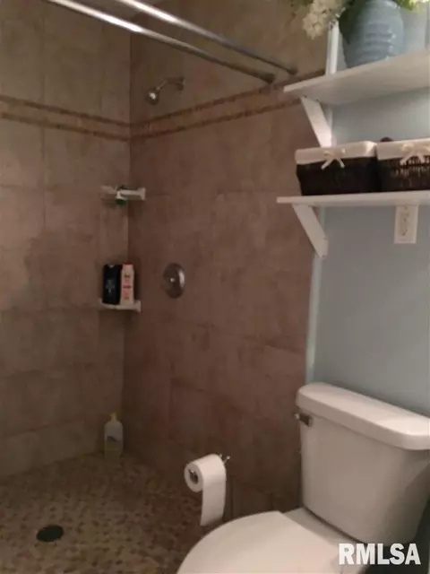 1324 Campusview Dr, Macomb, IL 61455 photo 17