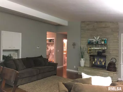 1324 Campusview Dr, Macomb, IL 61455 photo 8