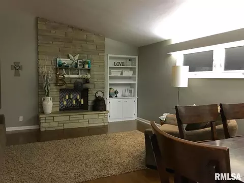 1324 Campusview Dr, Macomb, IL 61455 photo 7