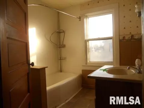 611 2nd Ave E, Monmouth, IL 61462 photo 10