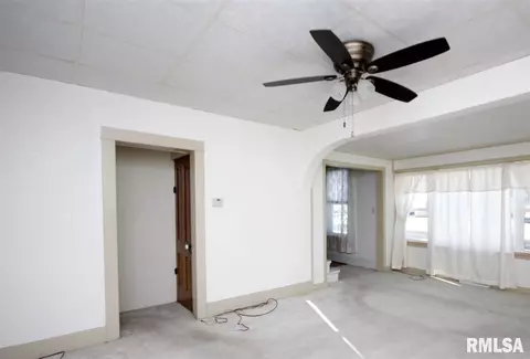 634 S 2nd Ave, Canton, IL 61520 photo 5