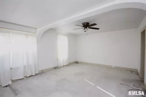 634 S 2nd Ave, Canton, IL 61520 photo 3