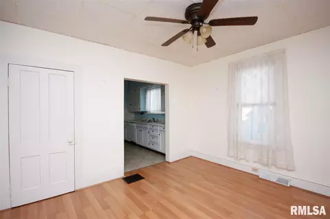 634 S 2nd Ave, Canton, IL 61520 photo 6