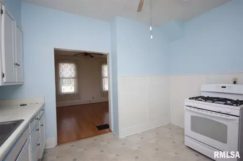 634 S 2nd Ave, Canton, IL 61520 photo 12