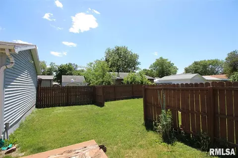 634 S 2nd Ave, Canton, IL 61520 photo 23