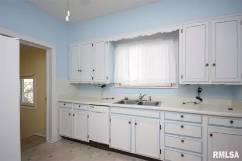 634 S 2nd Ave, Canton, IL 61520 photo 11
