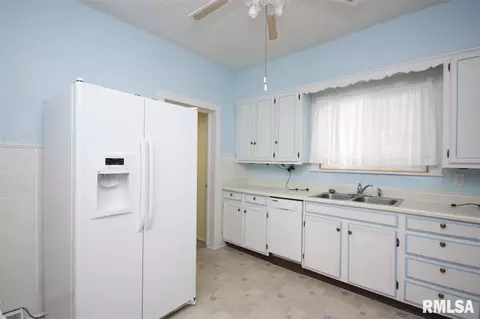 634 S 2nd Ave, Canton, IL 61520 photo 10