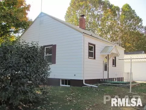 915 E Locust St, Canton, IL 61520 photo 6
