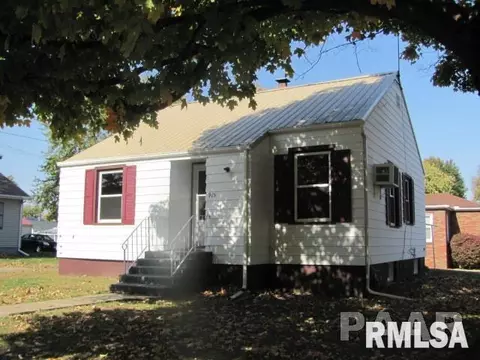 915 E Locust St, Canton, IL 61520 photo 4