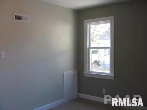 915 E Locust St, Canton, IL 61520 photo 13