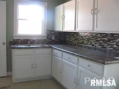 915 E Locust St, Canton, IL 61520 photo 15