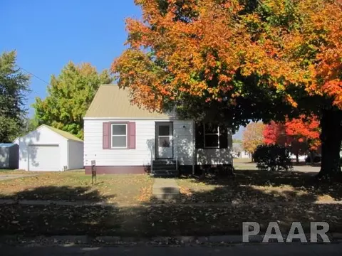 915 E Locust St, Canton, IL 61520 photo 1
