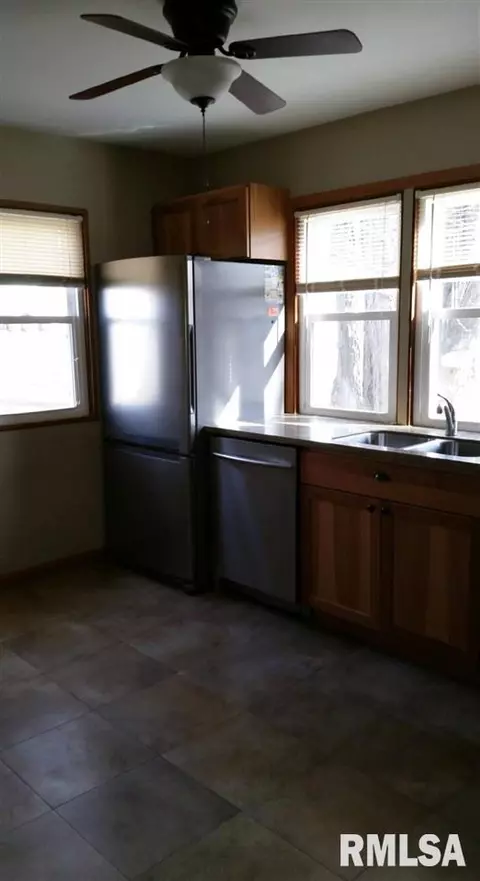 210 Timberlan Rd, Germantown Hills, IL 61548 photo 5
