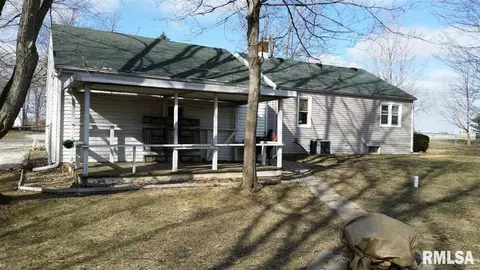 210 Timberlan Rd, Germantown Hills, IL 61548 photo 2