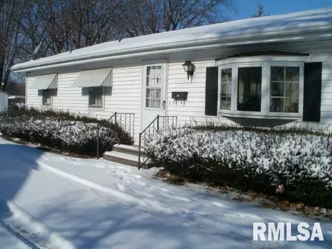 660 N 11th, Canton, IL 61520 photo 2