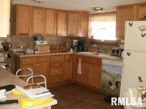 660 N 11th, Canton, IL 61520 photo 6