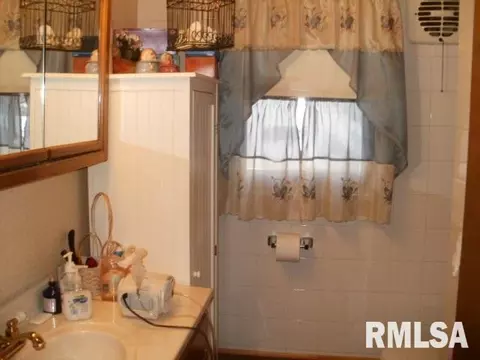 660 N 11th, Canton, IL 61520 photo 7
