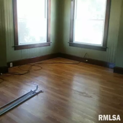 251 E Main St, Ipava, IL 61441 photo 7