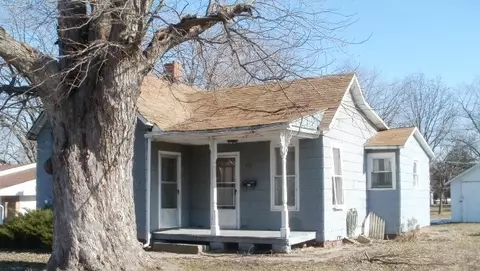 447 N 9th, Canton, IL 61520 photo 2