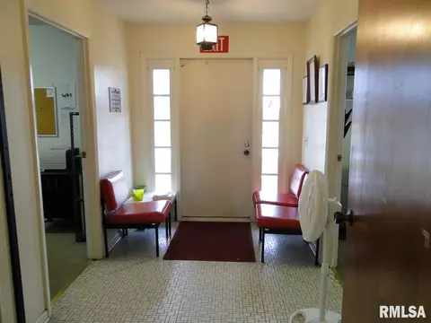 1224 Maple Ave, Macomb, IL 61455 photo 6
