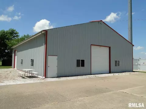 1224 Maple Ave, Macomb, IL 61455 photo 4