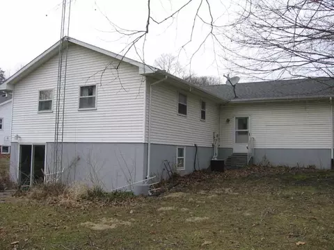 315 E Woods St, Avon, IL 61415 photo 2