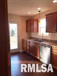 500 E 11th St, Delavan, IL 61734 photo 9