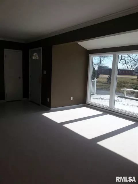 204 S Main St, Roanoke, IL 61561 photo 10