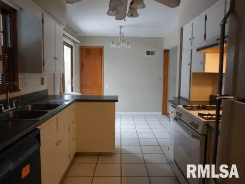 211 Edgewood St, Morton, IL 61550 photo 6
