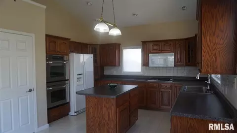 2215 W Murphy Rd, Dunlap, IL 61525 photo 3