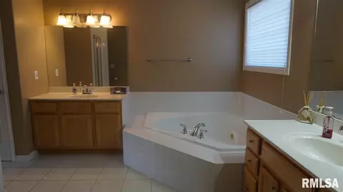 2215 W Murphy Rd, Dunlap, IL 61525 photo 16