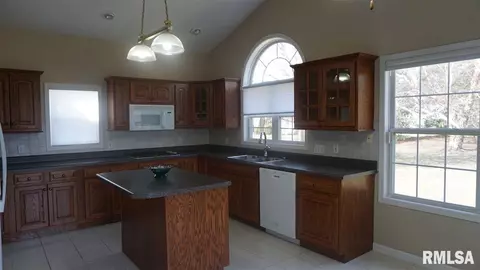 2215 W Murphy Rd, Dunlap, IL 61525 photo 2